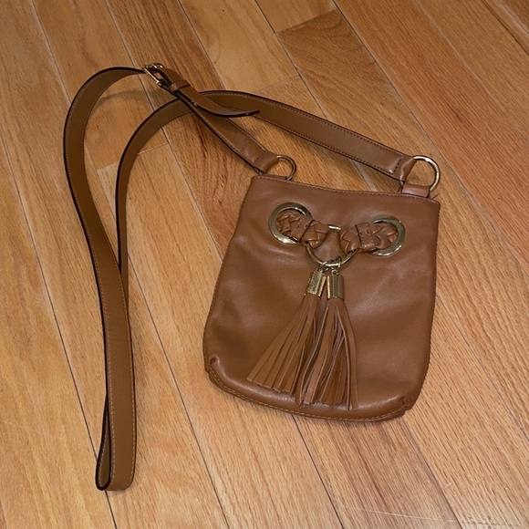 Michael Kors tan crossover bag with adjustable straps - Picture 4 of 12